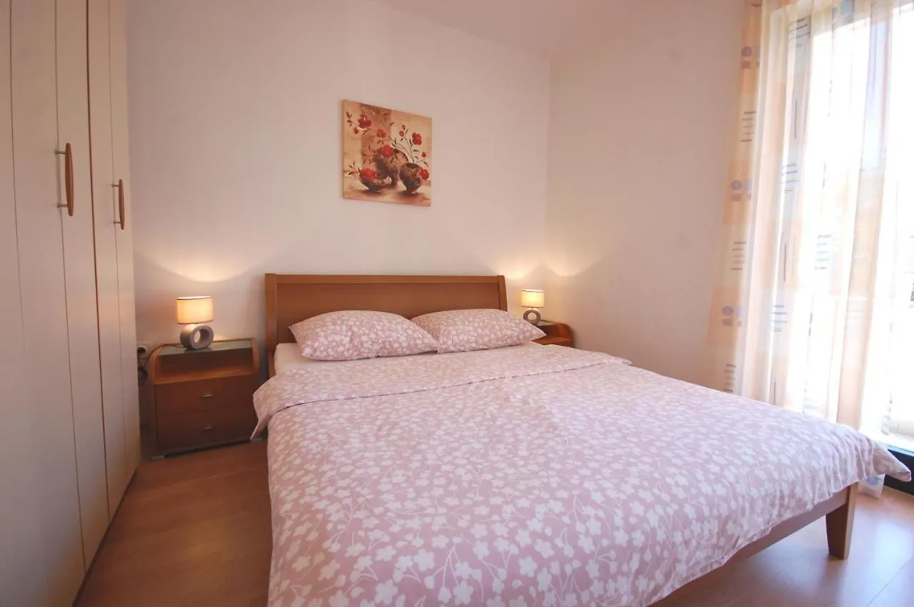 נייביצה Apartments Andrea By El-Pi Tours